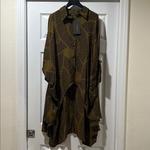 Manaola Top A’ali’i Women’s Top. Flowy relaxed fit. Butternut-Black. Brand new.